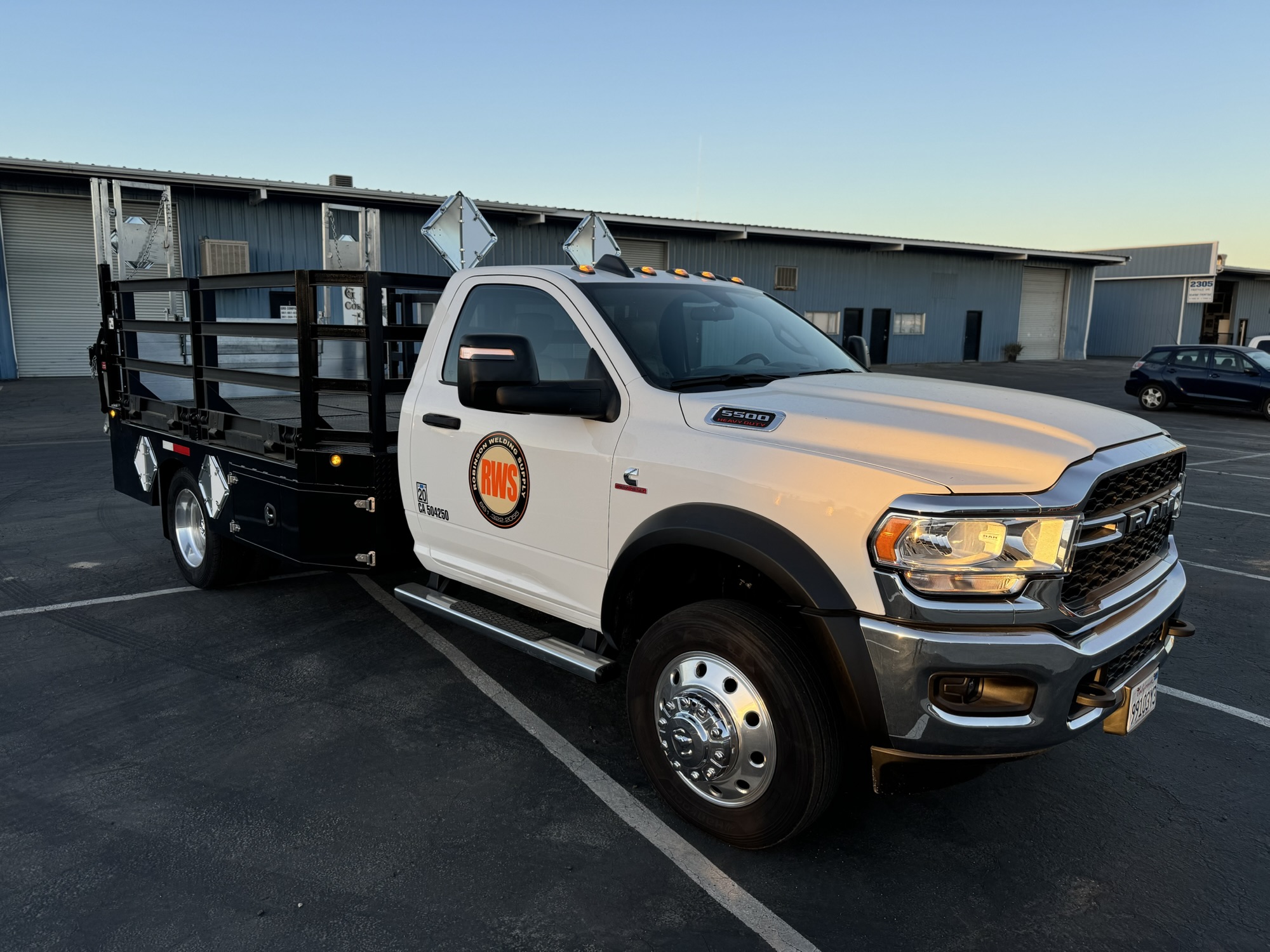 Fleet service truck cab with custom body