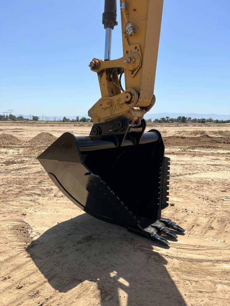 Excavator bucket fitted on a machine